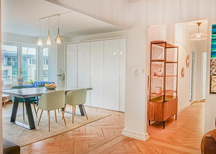 Downtown - Large, Quiet Private 