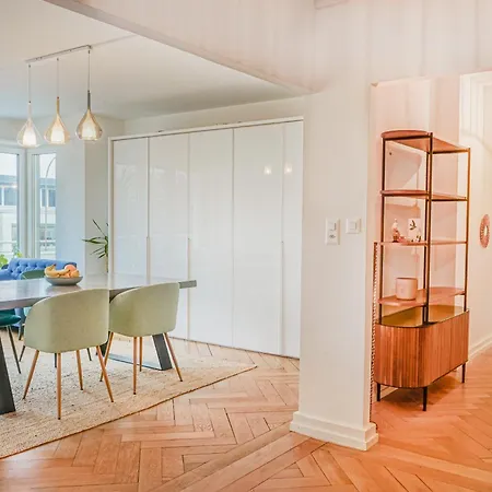 Large, Quiet Private 