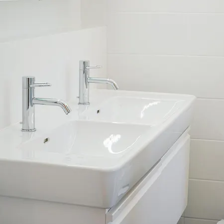 Downtown - Large, Quiet Private 