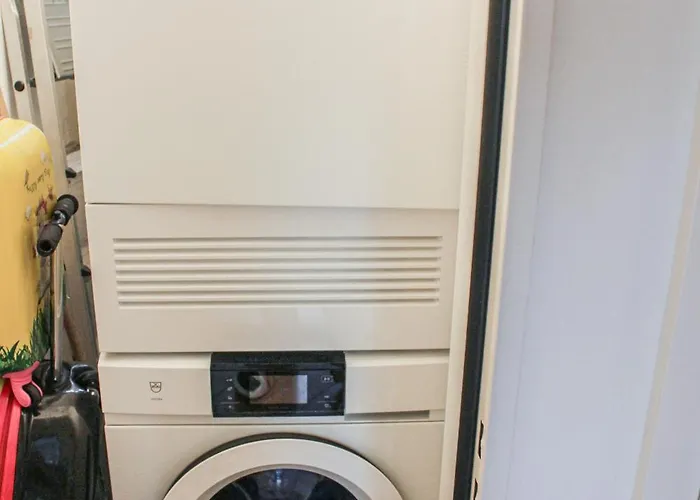 Проживання в сім'ї Large, Quiet Private 