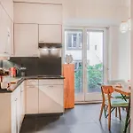Downtown - Large, Quiet Private 