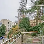 Downtown - Large, Quiet Private 